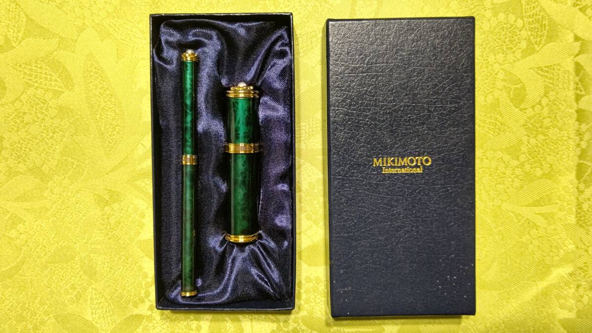 503-5 ミキモト リップブラシ&アトマイザー エメラルドグリーン×ゴールド 天冠にパール付き 箱入り拍卖