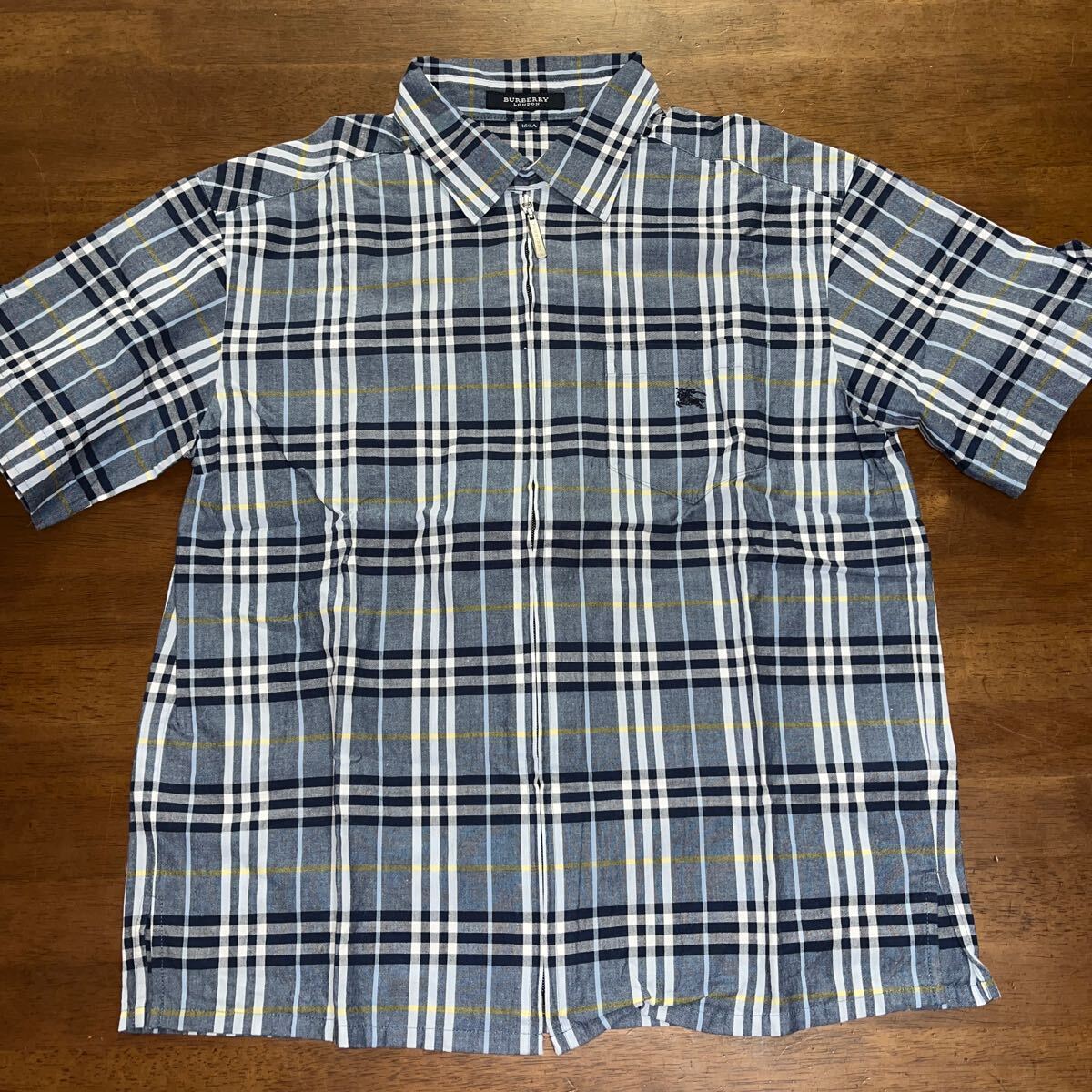 【BURBERRY/バーバリー】ジップアップ 半袖シャツ 130㎝ フォーマル 上品 ノバチェック ホースマーク 中古 ネイビー拍卖