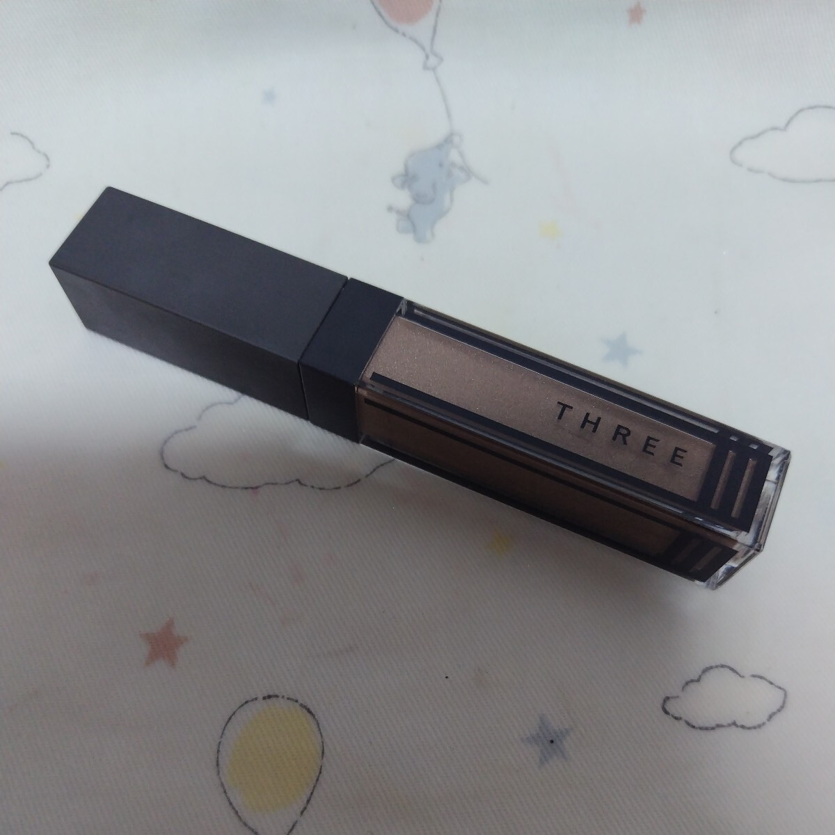 ★人気色★THREE スリー ウイスパーグロスフォーアイズ 08 CHICEST NEUTRAL アイカラー アイシャドー アイシャドウ ブラウン拍卖