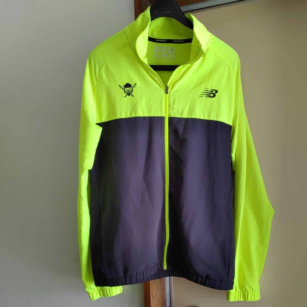 ニューバランス 薄手ジャージ トレーニングウェア 蛍光イエロー new balance ジム ワンポイント ユニセックス М 0508-B3-SA3拍卖