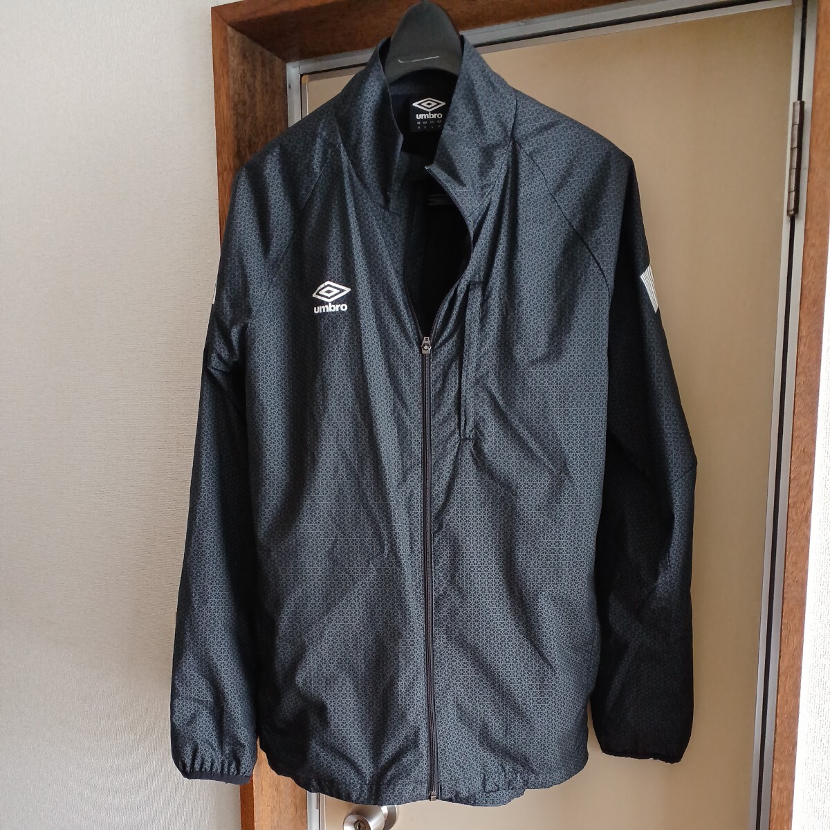 umbro ナイロンジャケット ブラック アンブロ ウォーキング トレーニング ウインドブレーカー メンズ Lサイズ 0508-C4-SA4拍卖