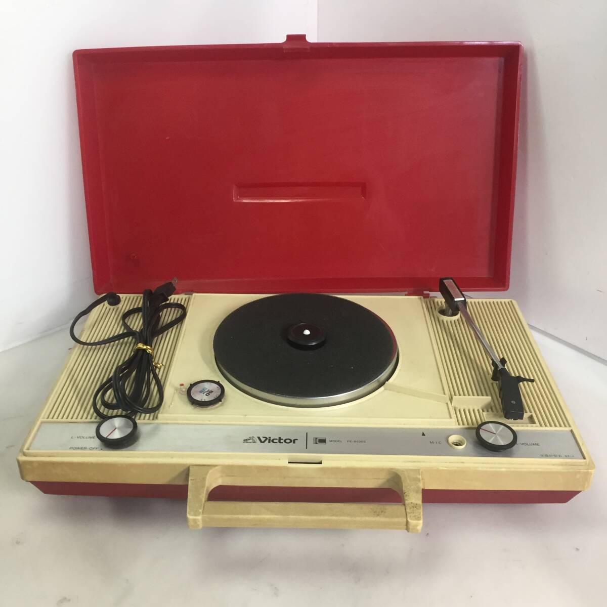 ※□Victor ビクター レコードプレイヤー PE-8400S ポータブルステレオ 【ジャンク品 部品取りに】 拍卖