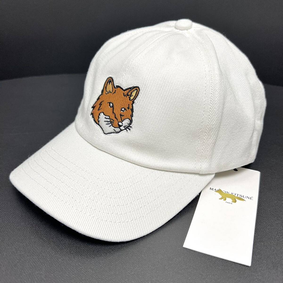 新品 メゾンキツネ ラージ フォックス ヘッド 刺繍 キャップ ホワイト 白 帽子 CAP MAISON KITSUNE 6P 帽子 CAP 刺繍 パッチ FOX 顔 ロゴ拍卖