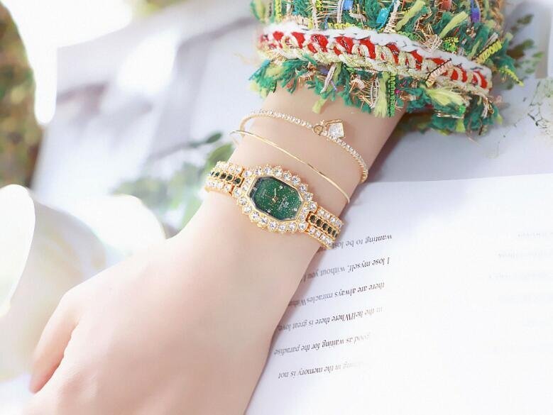 B0533新品お色選択可 極絶 華奢 ダイヤモンド 腕時計 レディース キラキラ輝く ウォッチ 女性用 ブレスレット バングル エレガント 誕生日拍卖