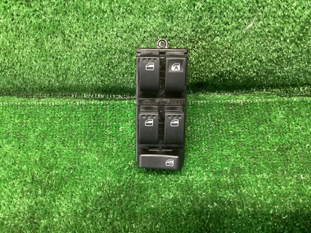 ムーヴ DBA-LA100S パワーウインドウスイッチ カスタム X X07 84820-B2390拍卖