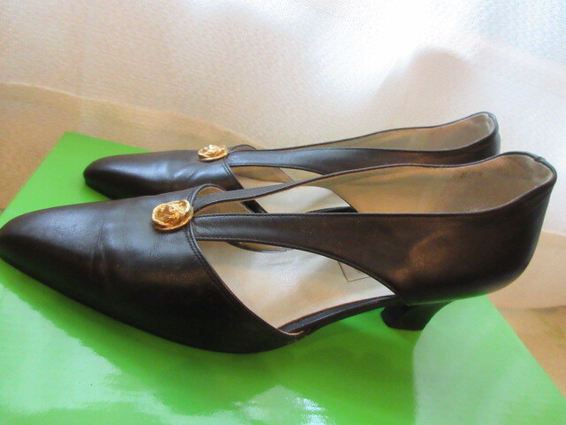 ■ブランド品■【NINE ナイン】■黒/天然本革レザー■ブランドマーク虎の金アクセサリーがポイントに!足を美しく見せるデザインパンプス 拍卖