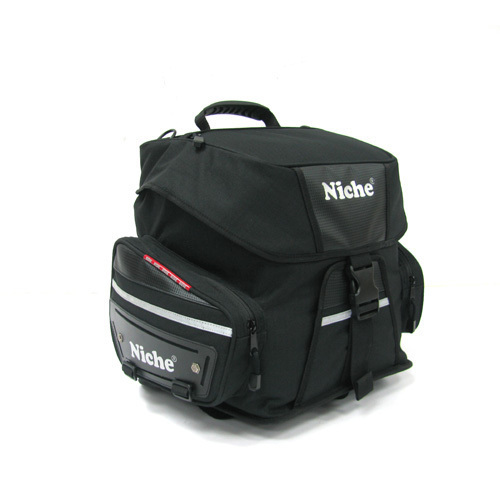 ■Niche 容量可変(20-30L)ツーリングシートバッグ ブラック/レッド 取り付けバンド収納式シートバック NMO-2215 新品拍卖