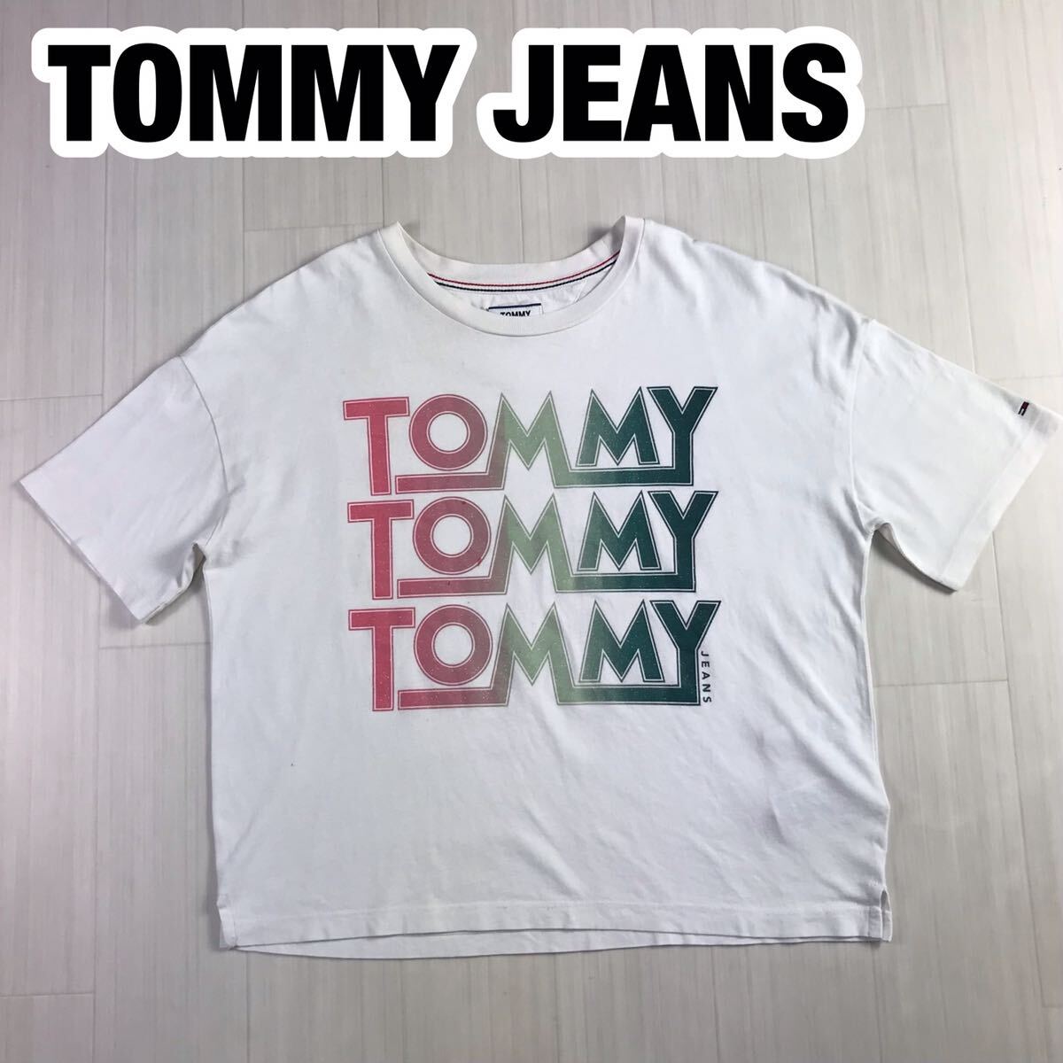 TOMMY JEANS トミージーンズ 半袖Tシャツ XS ホワイト ビッグロゴ プリントTシャツ 刺繍ロゴ フラッグ ショート丈拍卖
