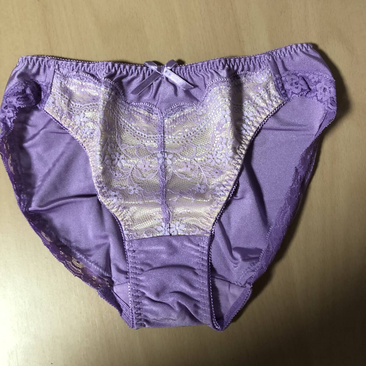 新品トリンプ Triumph ショーツ サイズ M パープル 紫 つるつる しっとり拍卖