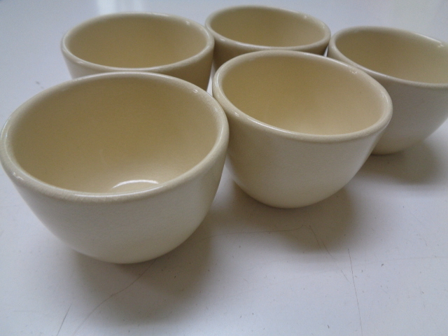 d496-60 薩摩焼 白薩摩 沈寿官 刻印 ぐい飲み 5客セット 直径約6.5センチ 拍卖