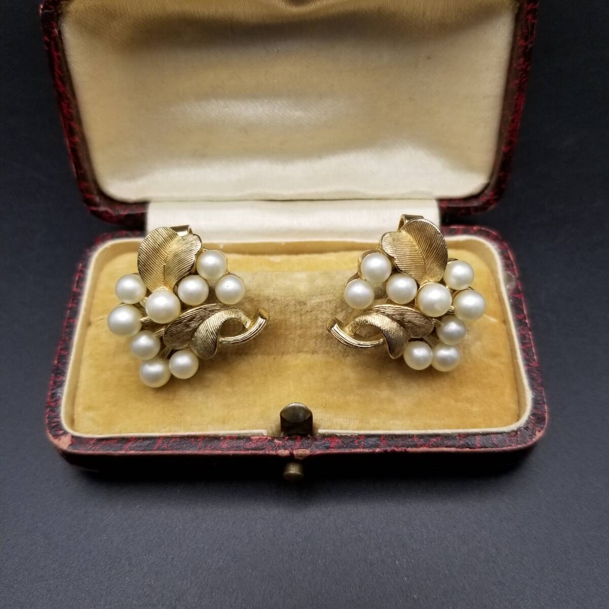 50'60's Crown Trifari パール装飾 葉 上品 ヴィンテージ イヤリング フローラル モチーフジュエリー クラシックエレガント Y16-D拍卖