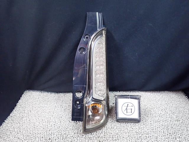 スペーシア DAA-MK42S 右テールランプ ZJ3 35650-81M11拍卖