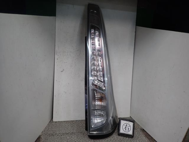 セレナ DAA-HFC26 右テールランプ KH3 26550-1VM0A拍卖