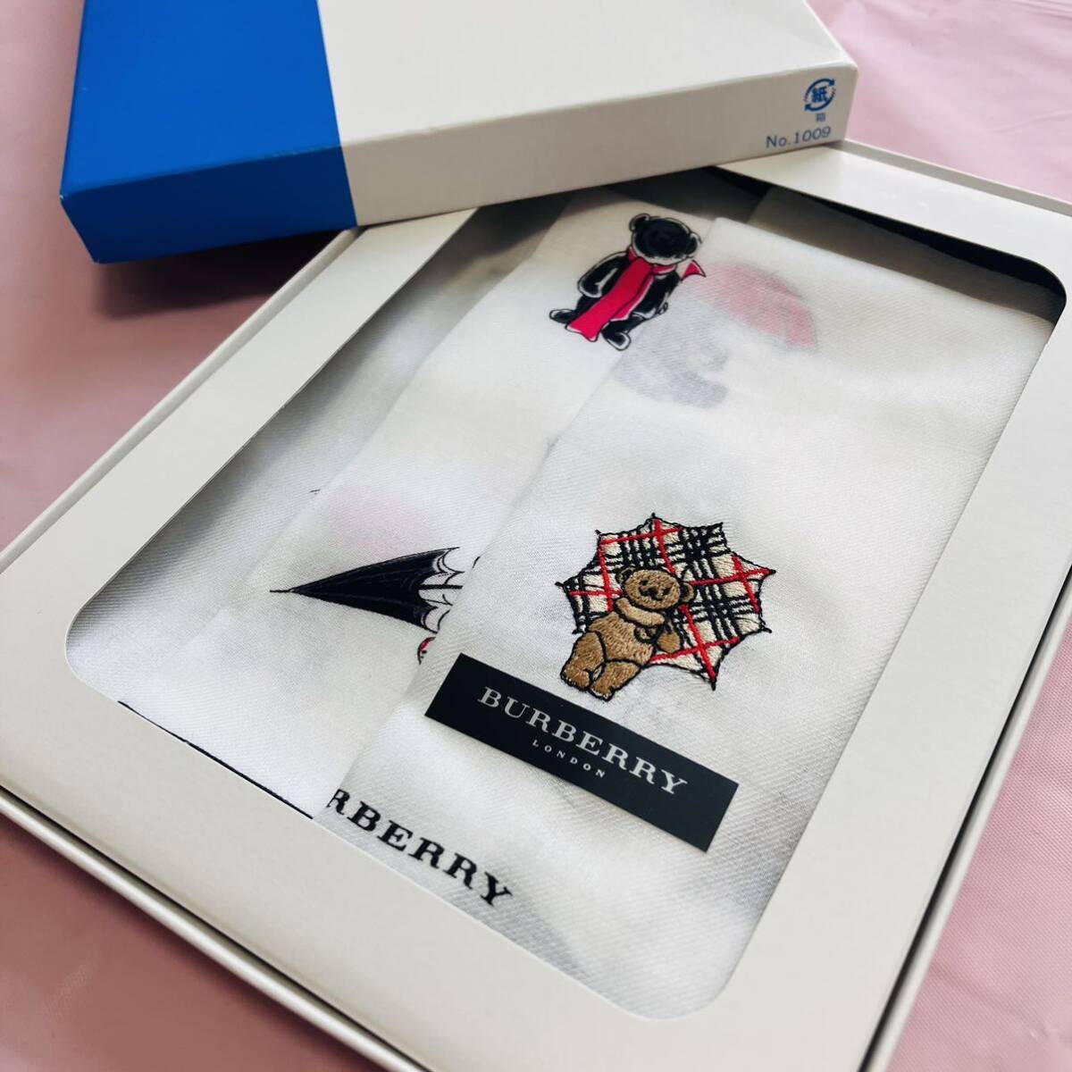 【人気柄】新品/BURBERRY/大判ハンカチ/正規品/バーバリー/綿100%/未使用/即決/ブランド/ノバチェック/くま/クマ/傘/白/レディース/女性用拍卖