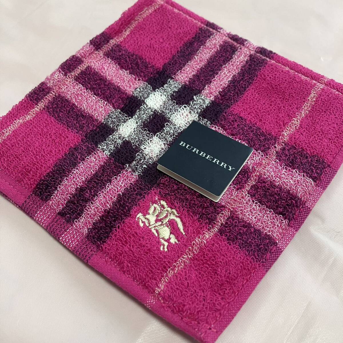 【人気柄】新品/BURBERRYタオルハンカチ/正規品/バーバリー/綿100%/ブランド未使用ノバチェック/レディース女性用ホースマーク刺繍ピンク/4拍卖