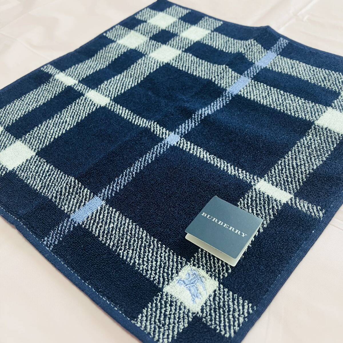 新品/BURBERRYタオルハンカチ/正規品/バーバリー/綿100%/ブランド未使用ノバチェック/刺繍ネイビー紺色/メンズ紳士用ハンドタオル/男性用拍卖