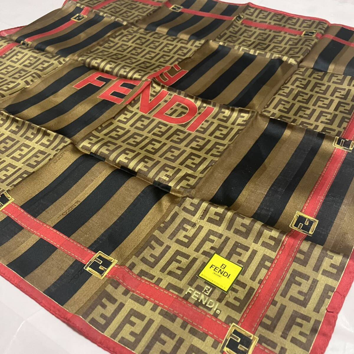 新品/FENDI/大判ハンカチ/正規品/フェンディ/未使用/ズッカ柄/ブランド/スカーフ/58cm/ストール/レディース女性用/ブラウン茶色/総柄/赤/50拍卖