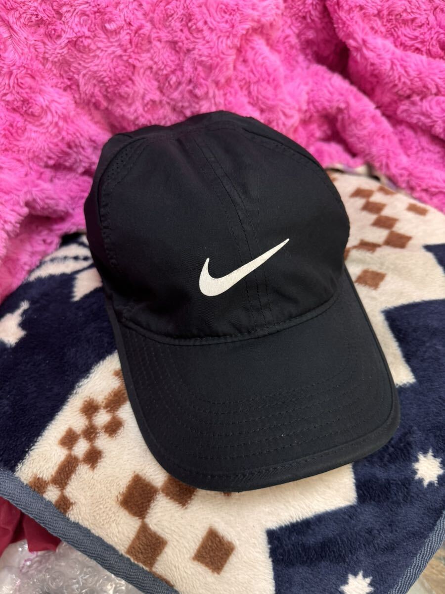 送料格安スピード発送!美品★ナイキランニングキャップ黒★Mサイズジョギング陸上登山トレランマラソントレッキング拍卖