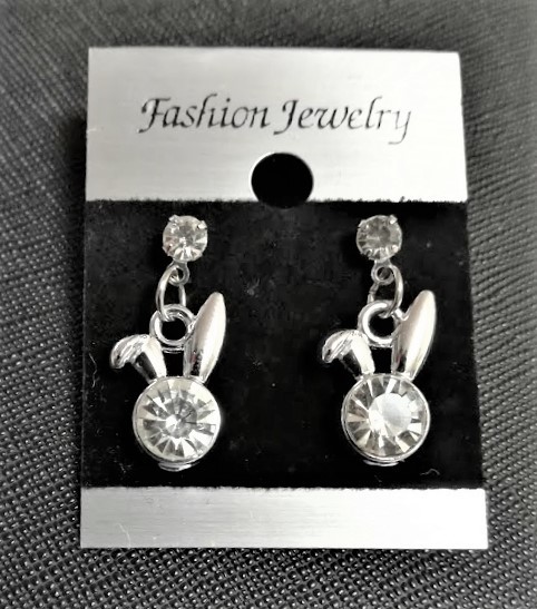 うさぎピアス★スワロ4個付き★シルバー★スウィングタイプ★キュート&ゴージャス★ラビット★拍卖