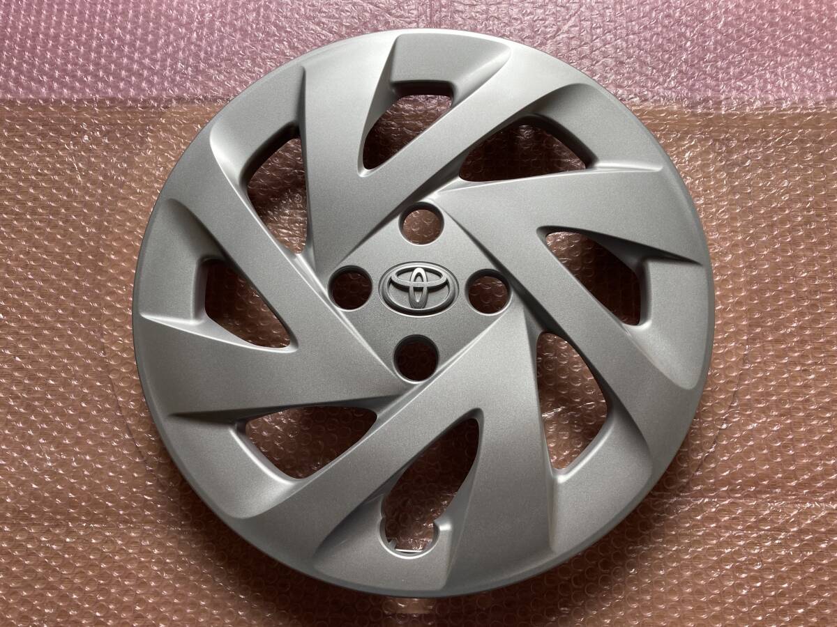 ☆ 極上 新車外し トヨタ NHP10 アクア 後期 純正 15in スチールホイール用 ホイールキャップ 1枚 カローラ アクシオ フィールダー ☆①拍卖