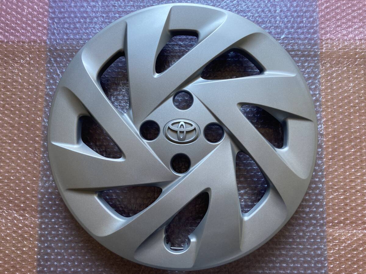 ☆ 新車添付 未使用品 NHP10 アクア 後期 純正 15in スチールホイール用 ホイールキャップ 1枚 カローラ アクシオ フィールダー ☆①拍卖
