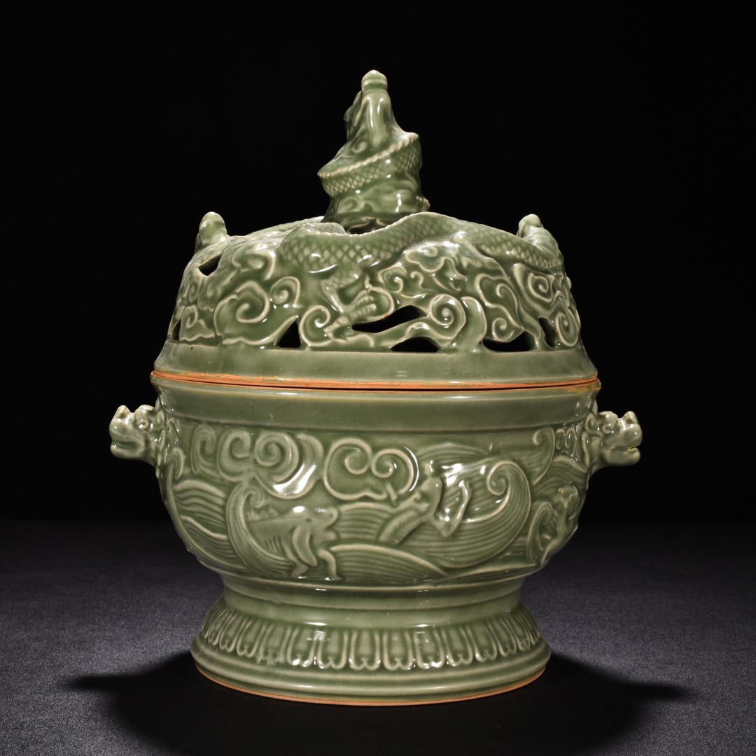 宋龍泉窯 梅子青釉 透彫 雲龍文香炉 陶磁器 中国美術 工芸品 唐物 置物 賞物 HB275拍卖