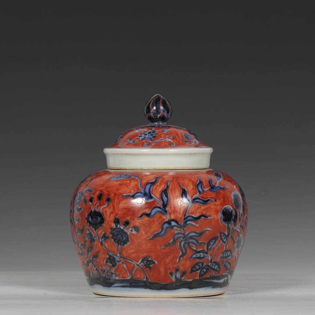 旧藏 大明宣徳年製款 礬紅青花折枝花卉文盖罐 有蓋壷 唐物 箱付き 陶磁器 中国 美術 工芸品 置物 賞物 RG28拍卖