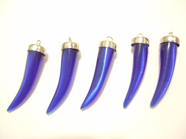 横浜最新 猫目石ネイビー♪魅惑の牙ペンダント5個セット メンズレディース 守護魔除け 送料220円ξbalnξξアクセサリーパーツ部品卸し131拍卖