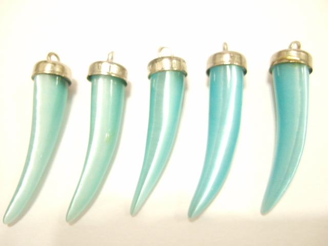 横浜最新 クリスタルブルー♪魅惑の牙ペンダント5個セットメンズレディース 守護魔除け 送料220円ξbalnξξアクセサリーパーツ部品卸し132拍卖