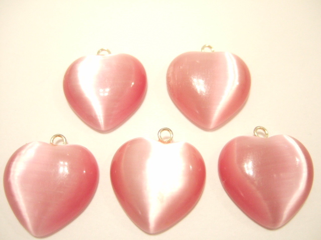 横浜最新 猫目石ピンク♪魅惑のハートペンダントパーツ5個セット メンズレディース 送料220円ξbalnξξアクセサリーパーツ部品卸し135拍卖