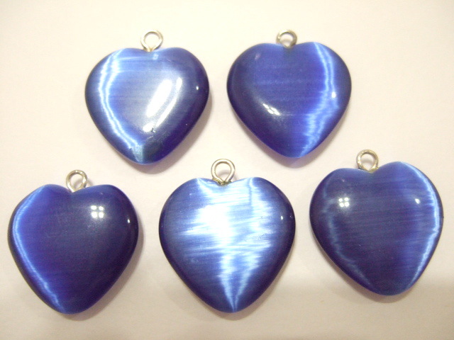 横浜最新 猫目石ネイビー♪魅惑のハートペンダントパーツ5個セット メンズレディース 送料220円ξbalnξξアクセサリーパーツ部品卸し136拍卖