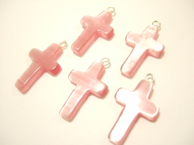 横浜最新 猫目石ピンク十字架魅惑のクロスペンダントパーツ5個セット メンズレディース 送料220円ξbalnξξアクセサリーパーツ部品卸し138拍卖