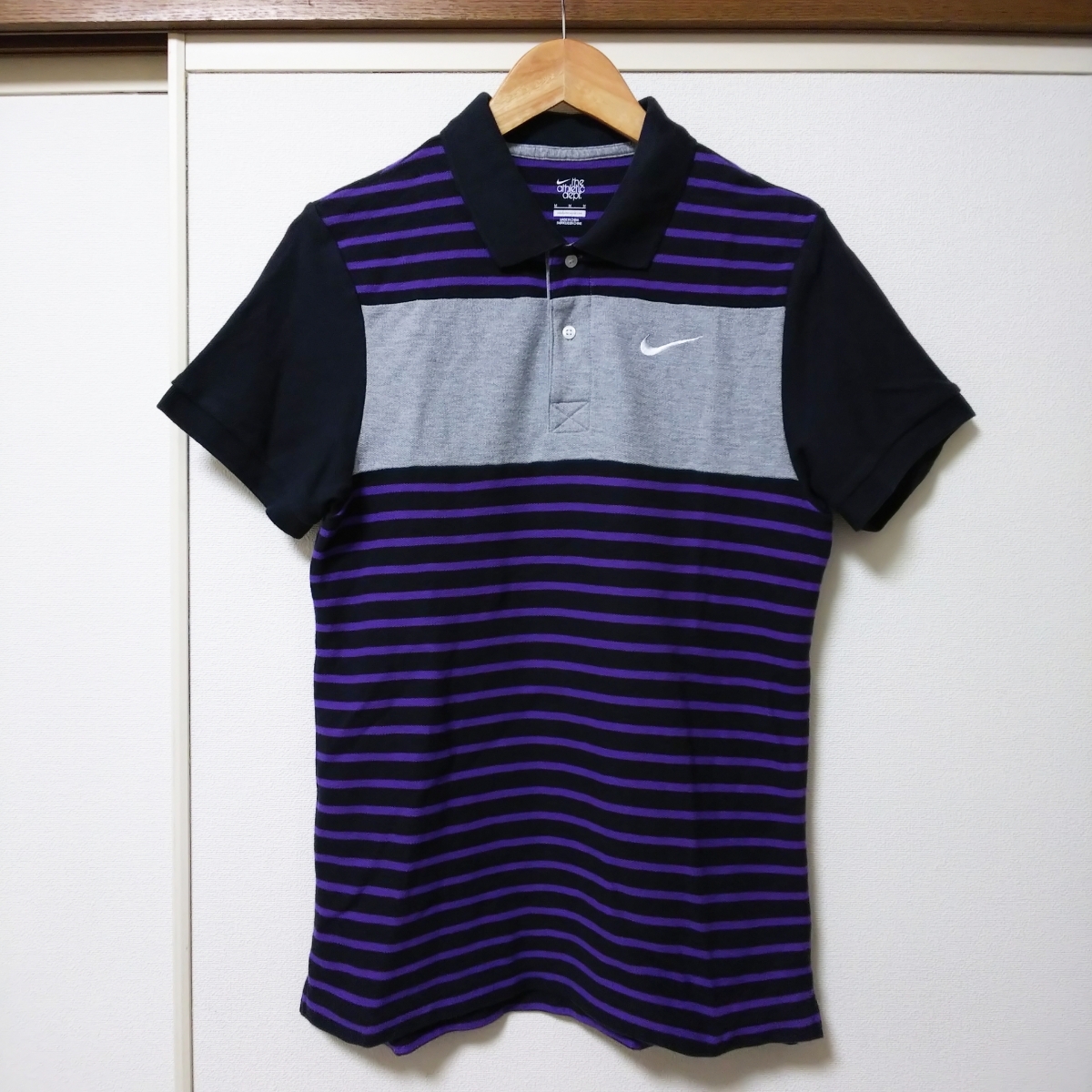 【人気ブランド】NIKE ナイキ 半袖ポロシャツ Mサイズ ブラック×グレー×パープル ボーダー ワンポイント刺繍ロゴ拍卖