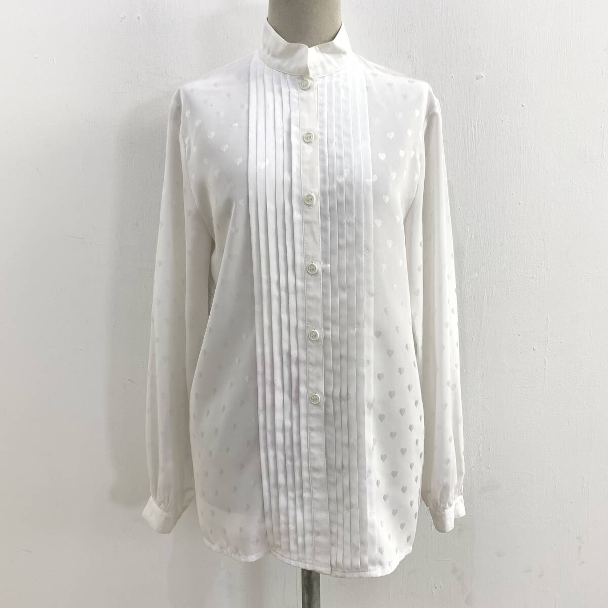 ☆HANAE MORI TOPS 森英恵 Vintage 総柄 ハート柄 ピンタック スタンドカラー ブラウス シャツ 白 サイズ7【レターパックライト郵送可】F拍卖