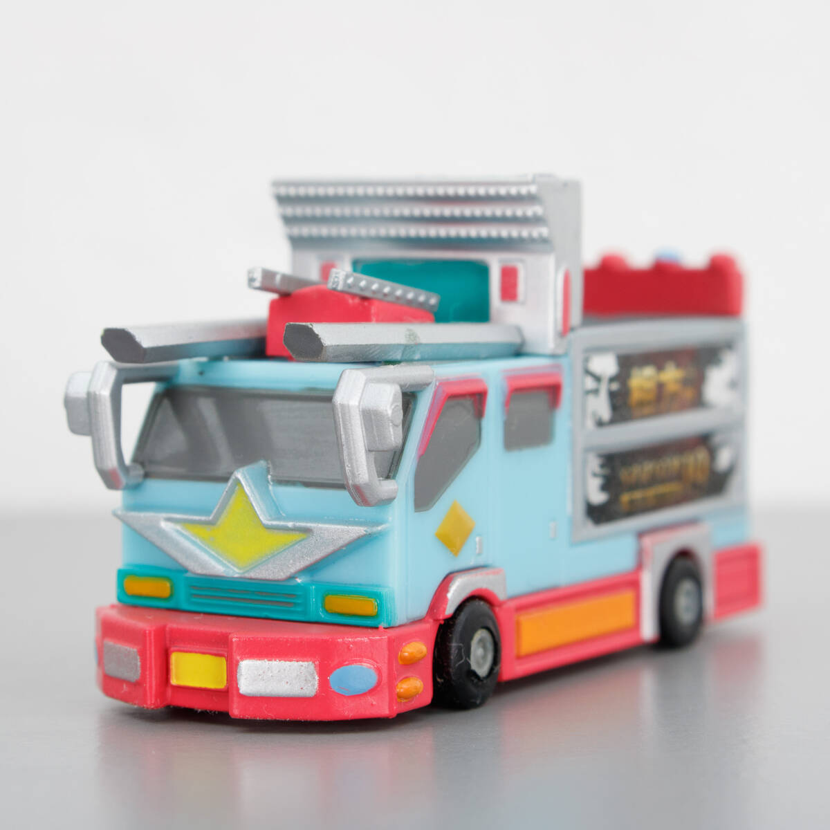 カプセル 爆走トラッカー 小型 seasan19 相方 水色 ブルー デコトラ アートトラック トラック ミニカー 模型 ガチャガチャ 今野産業拍卖