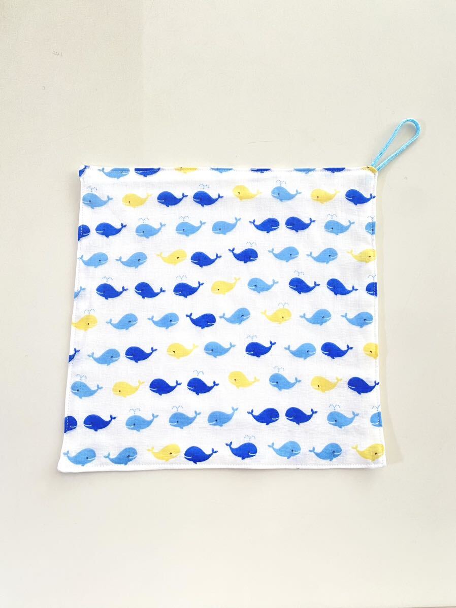 ハンドメイド★ループ付きタオル wガーゼハンカチ 25cm くじら(159)拍卖