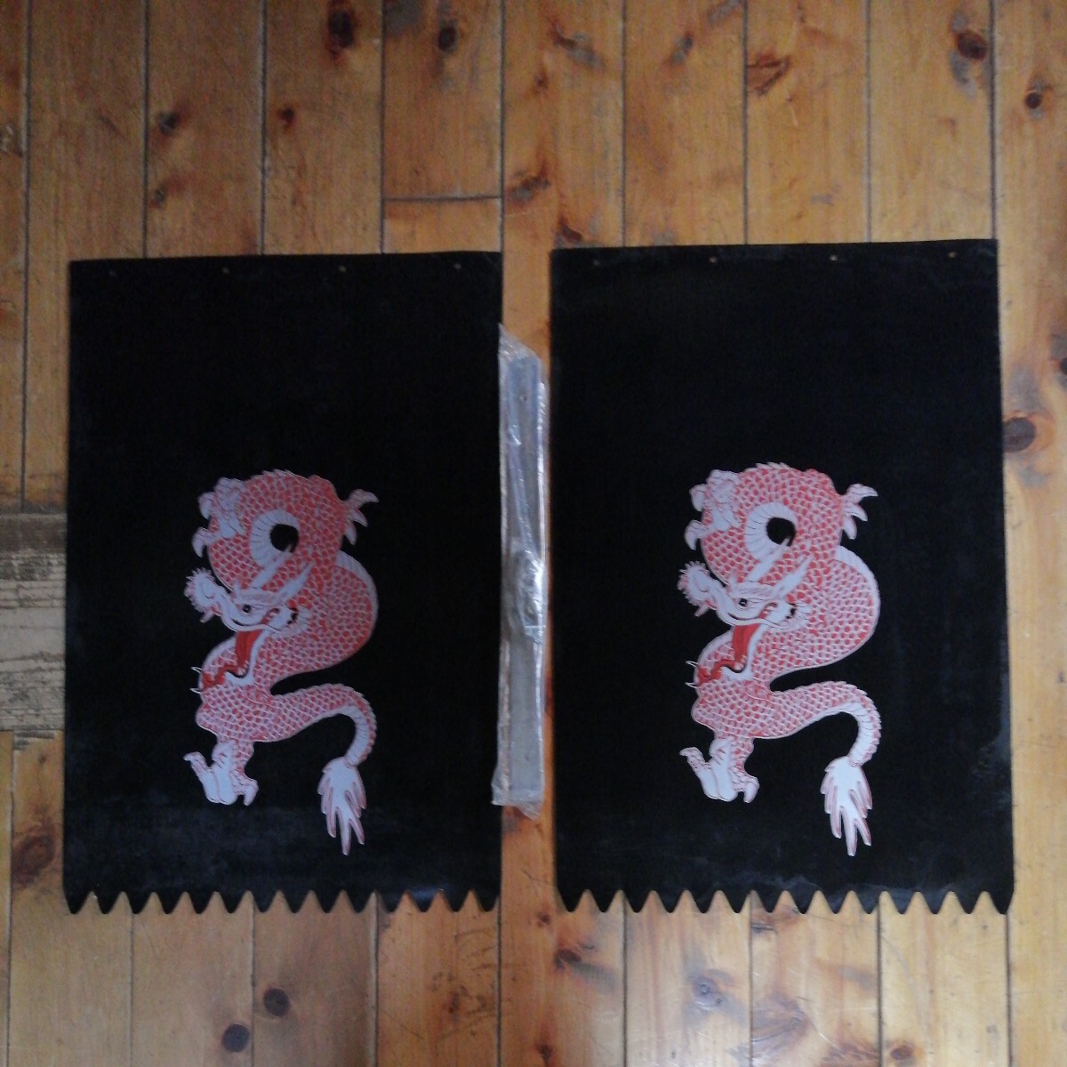 トラック泥除け 2枚セット 登り龍 黒 トラック野郎 昭和レトロ 当時モノ デッドストック拍卖