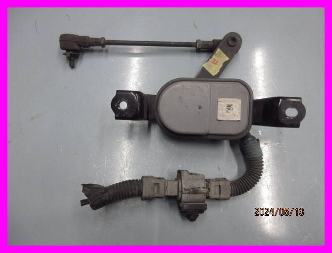 ★送料600円★31 後期 セルシオ 右前 UCF31 30 UCF30 フロント ハイトコントロールセンサー 車高センサー ハイト センサー 22☆513拍卖