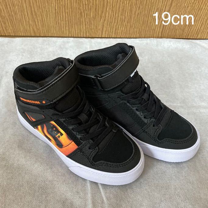 新品 未使用 DC SHOES ディーシー キッズ スニーカー 靴 19 黒 炎 ピュアハイトップ ジュニア ハイカット / スケートボード スノーボード拍卖