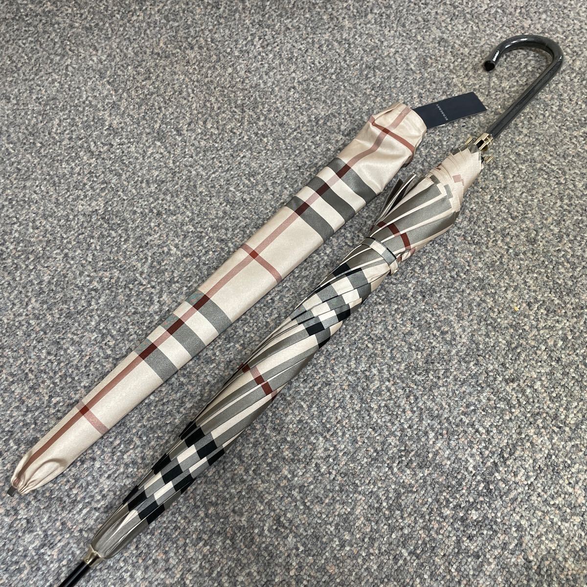 新品 バーバリー 傘 長傘 雨傘 ノバチェック 収納袋付き拍卖