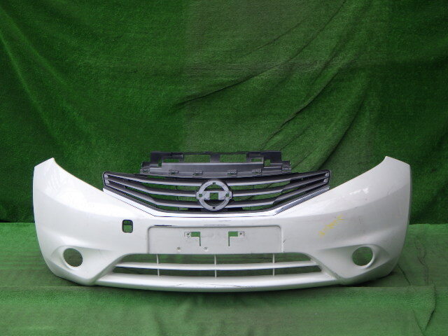 E12 NE12 前期 ノート 純正フロントバンパー 日産NOTE 白 パール 62022 3VA0H グリル付拍卖