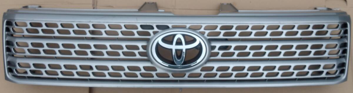 トヨタ ヴィッツ フロントラジエータグリル *55111-52170/55111-52180*拍卖
