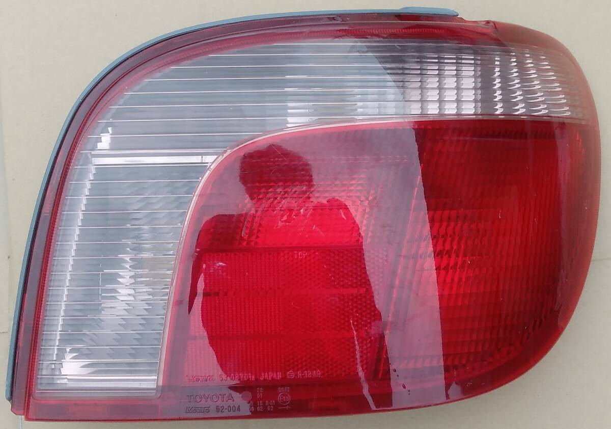 トヨタ ヴィッツ SCP10/NCP10/NCP15 右テールライト *Koito 52-004*拍卖