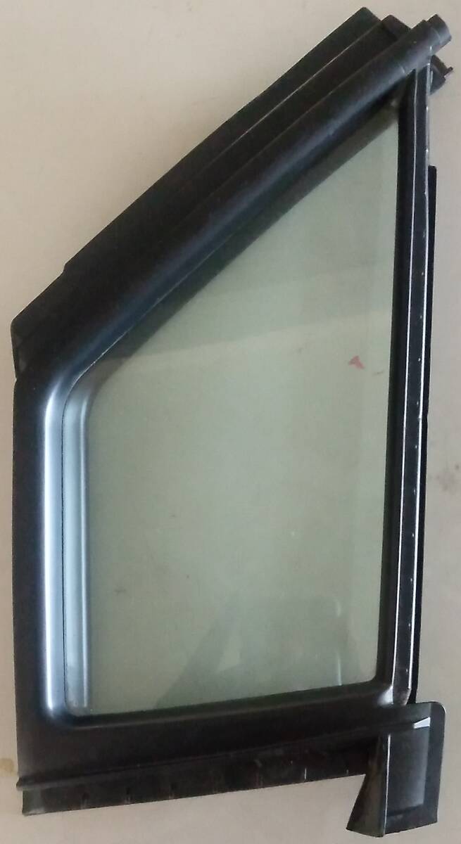 ダイハツ ミラ L250S . ミラジーノ L700S / スズキ アルト HA25 左フロントドア クォーターガラス *84615-64L0/NSG.M31.08*拍卖