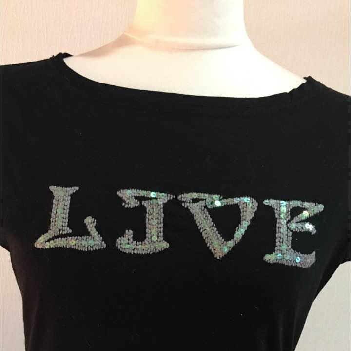 ワールドのTシャツ拍卖