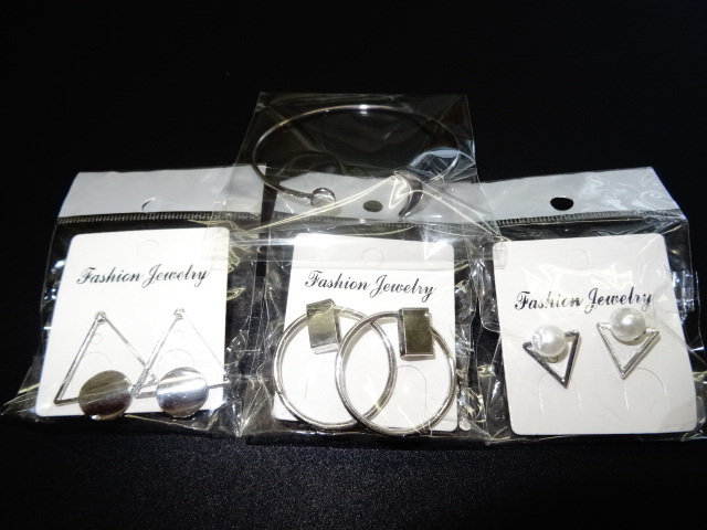 送料込み! 新品未使用品 ピアス・バングル4点セット 2020-00026拍卖