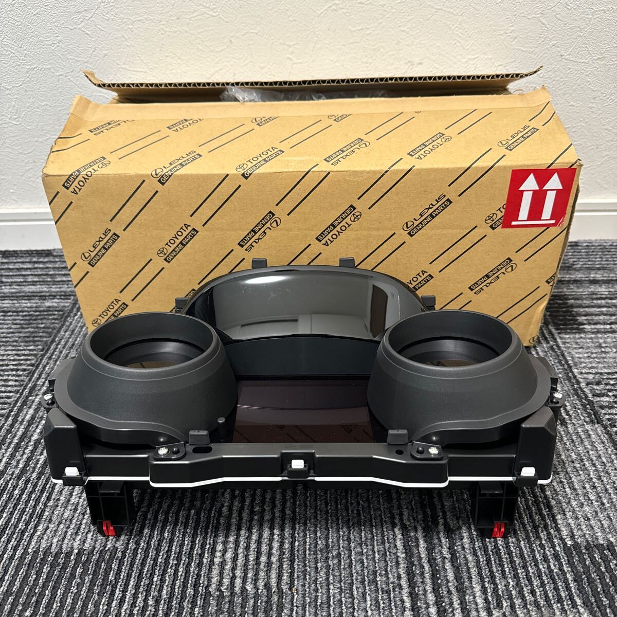 新品未使用 トヨタ MXPA15 ヤリス 純正 スピードメーター拍卖