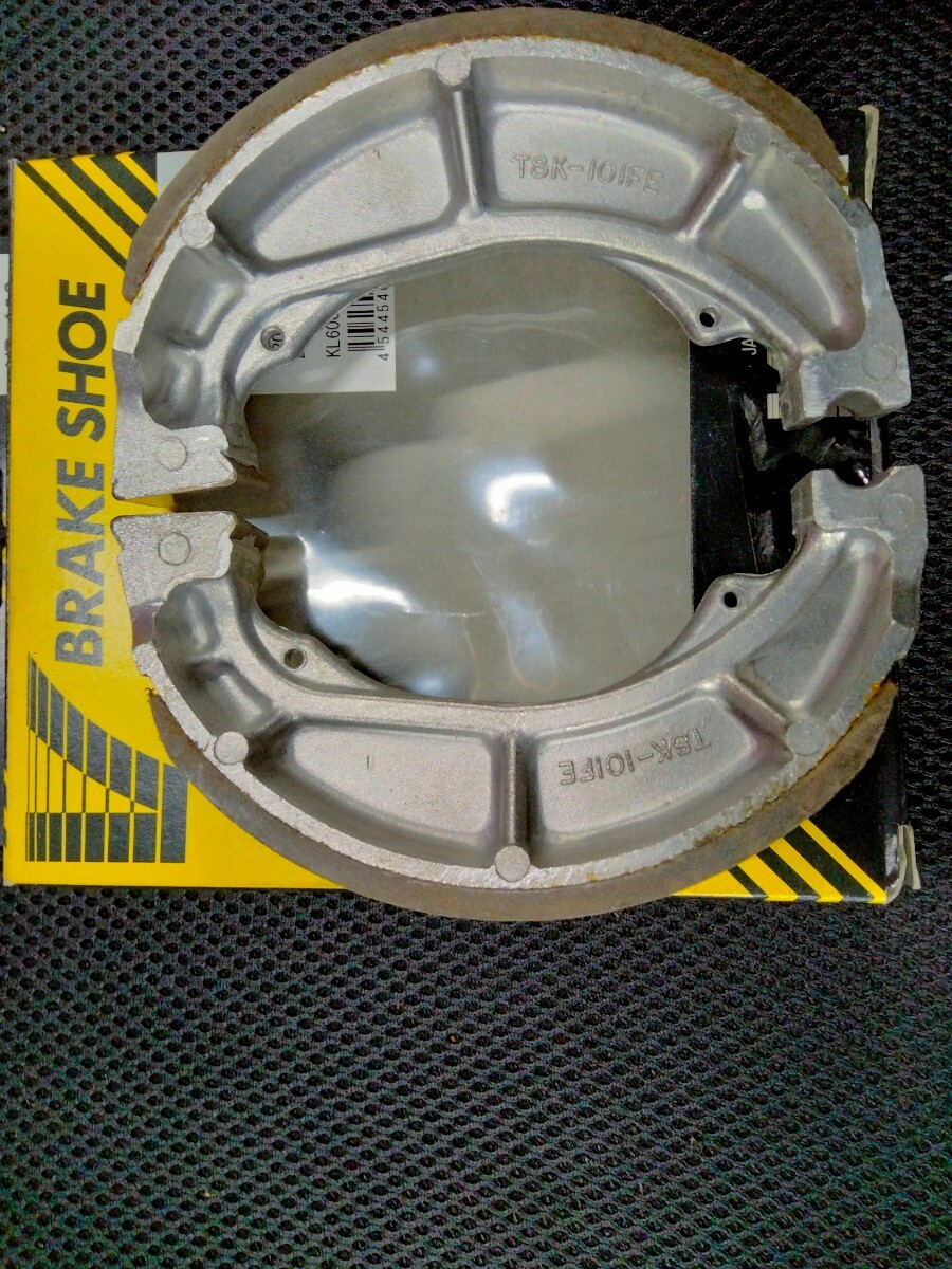 PAYPAY送料無料 KAWASAKI KZ200 Z200 Z250FS リヤー ブレーキ シュー ブレーキ ライニング拍卖