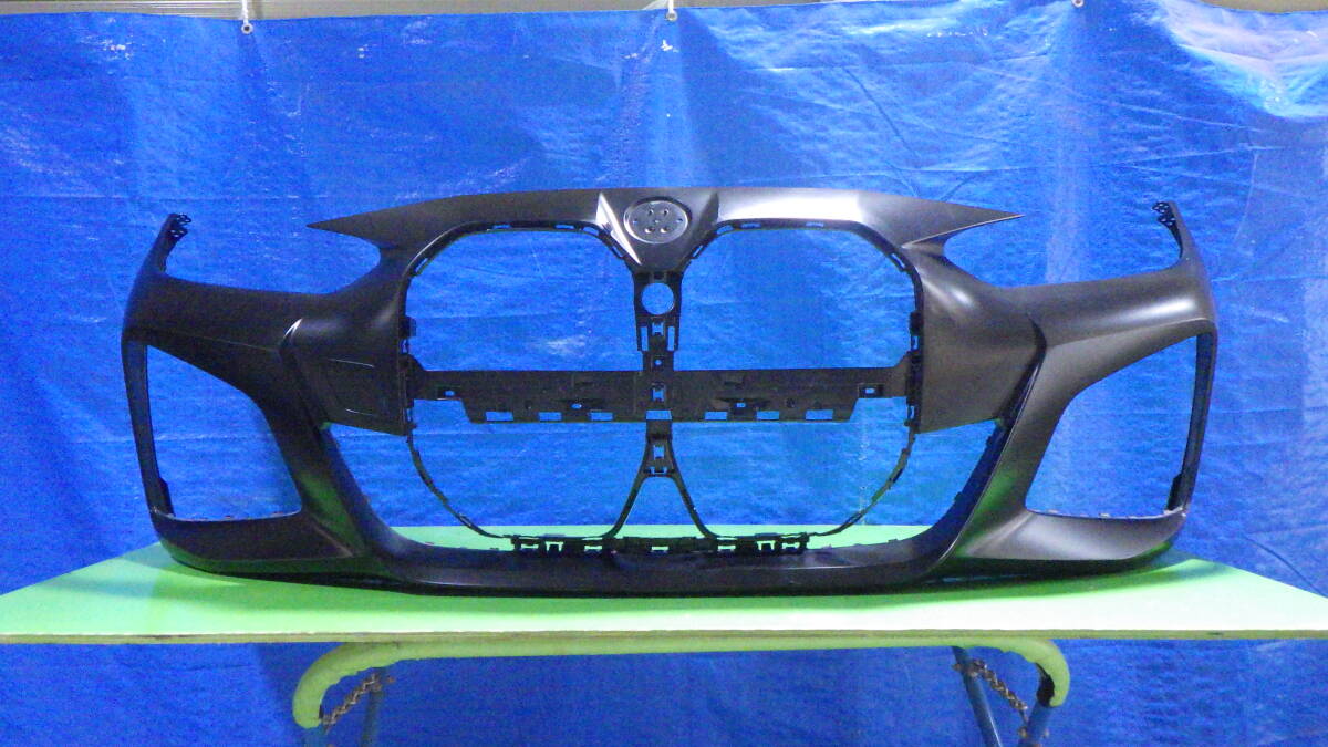 60603-1 BMW I4 G26 フロント バンパー フェース フローズンブラック マットブラック 中古 棚ショールーム拍卖