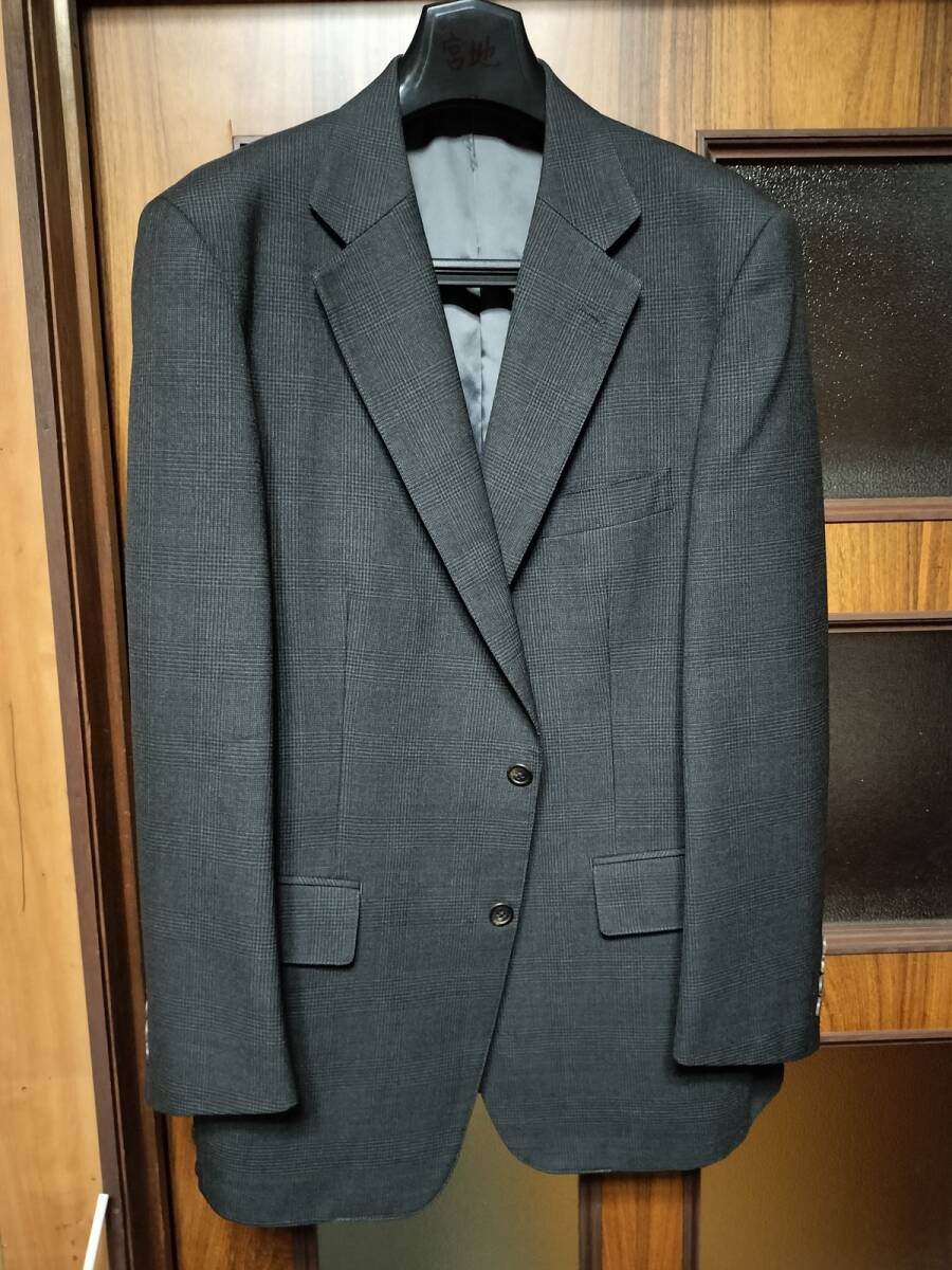 お安い値段で冬が楽しめます、J.PRESS落ち着いた雰囲気チャコールグレイのグレンチェックスーツ ネーム刺繍無チャップスのネクタイおまけ拍卖